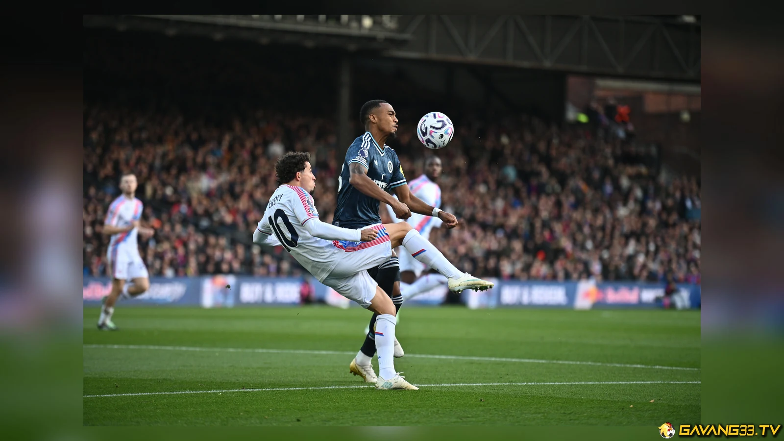Crystal Palace tổ chức bóng trên sân nhà trong ảnh tư liệu trước trận